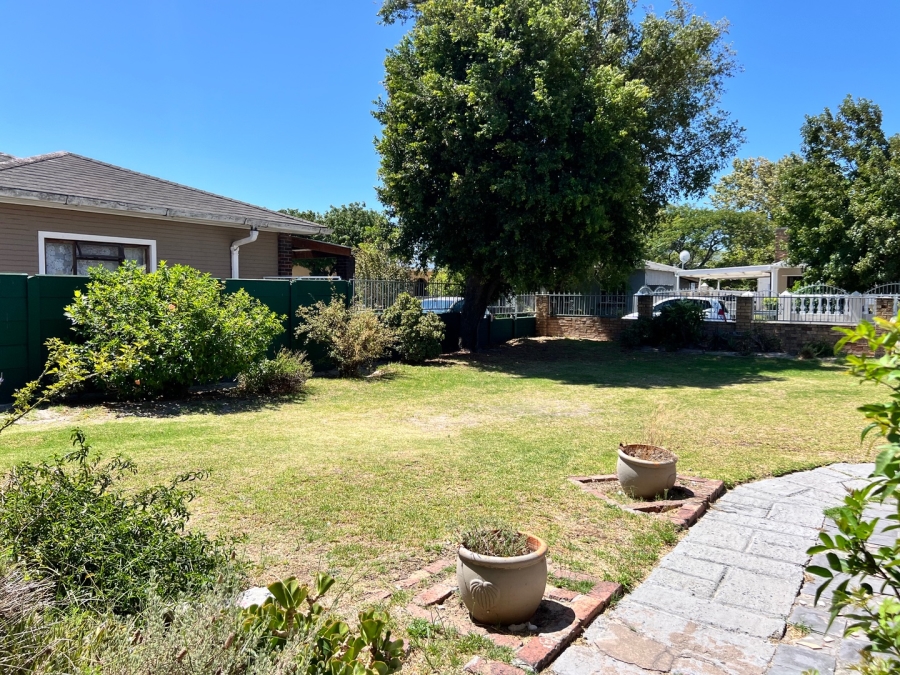 6 Bedroom Property for Sale in Gaylee Western Cape